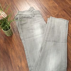 Grey skinnies